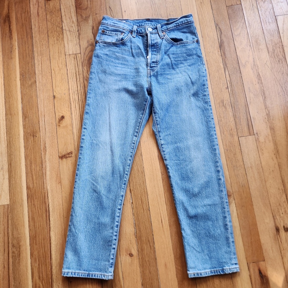 Levis 501 medium wash button fly jeans